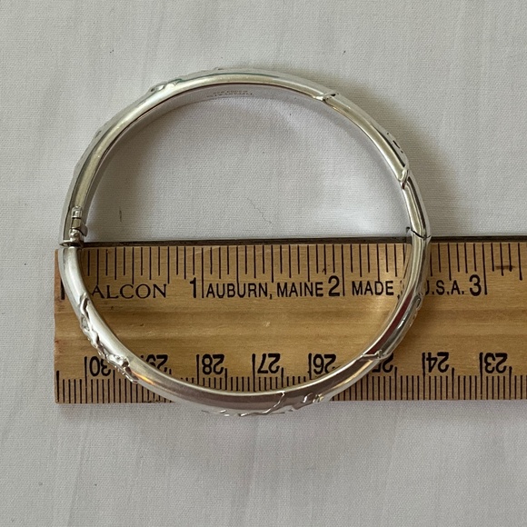 TIFFANY & CO. Vintage Nature Rose Silver (925) Hinged Bangle Bracelet - Picture 9 of 16